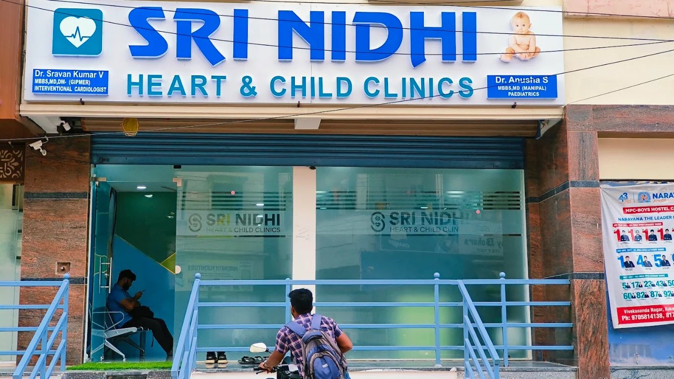 Healthy child smiling with pediatrician after recovery at Srinidhi Children's Clinic in Kukatpally